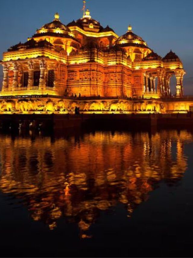 10 Most Famous & Beautiful Temples in Delhi